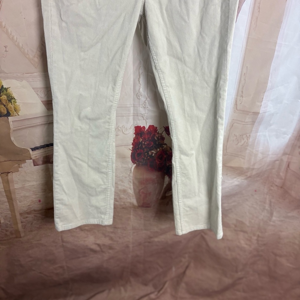 NEW Vineyard Vines Cream Kick Flare High-Rise Jeans - Picture 4 of 10